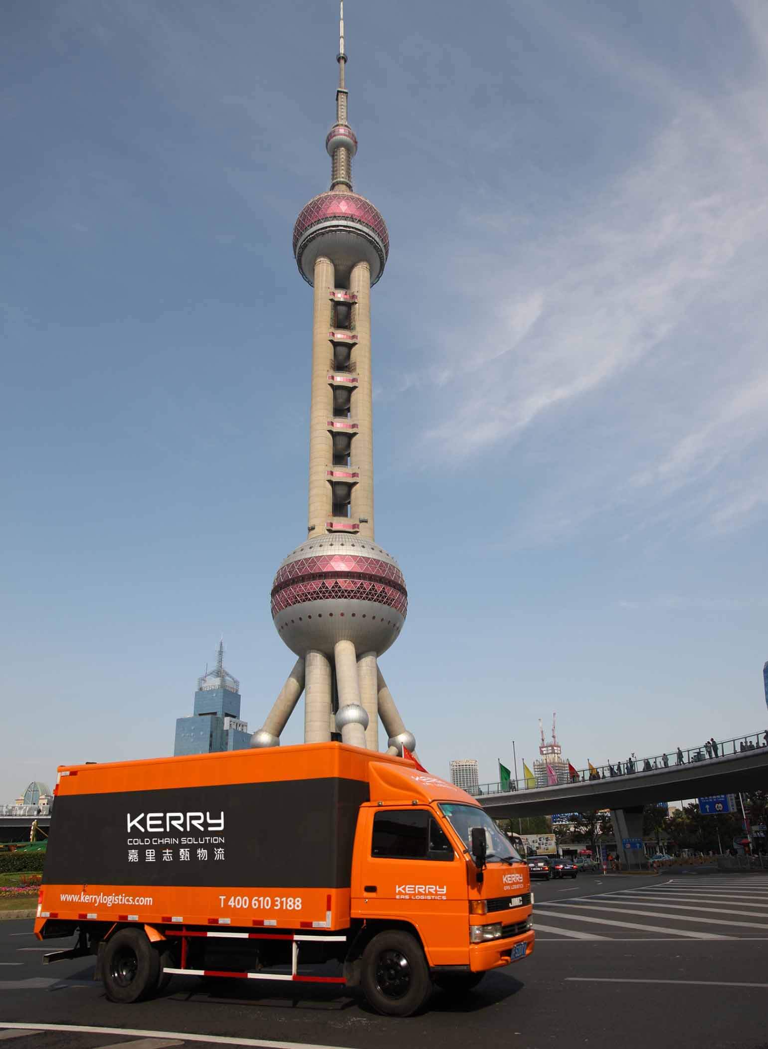 1566187123509883.jpg 2DIS-188-CN-Truck-at-Oriental-Pearl-Tower.jpg